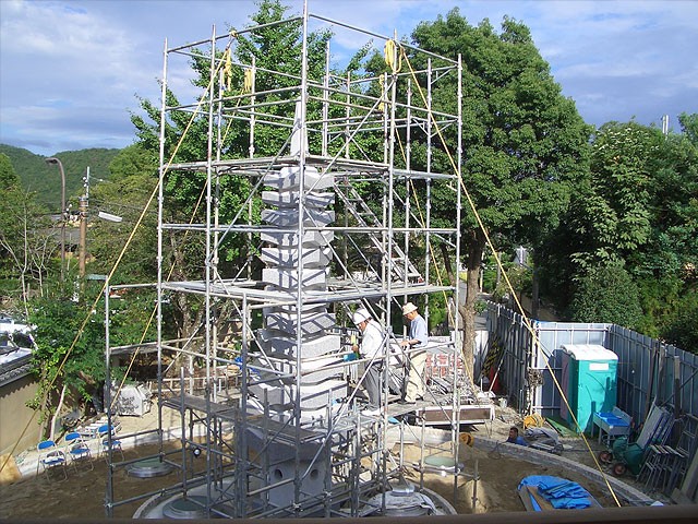 覚勝寺納骨堂多宝塔