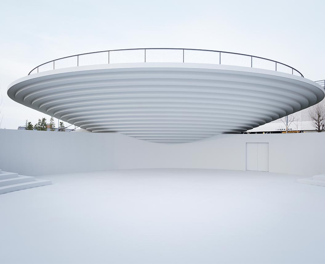 天理駅前広場コフフン