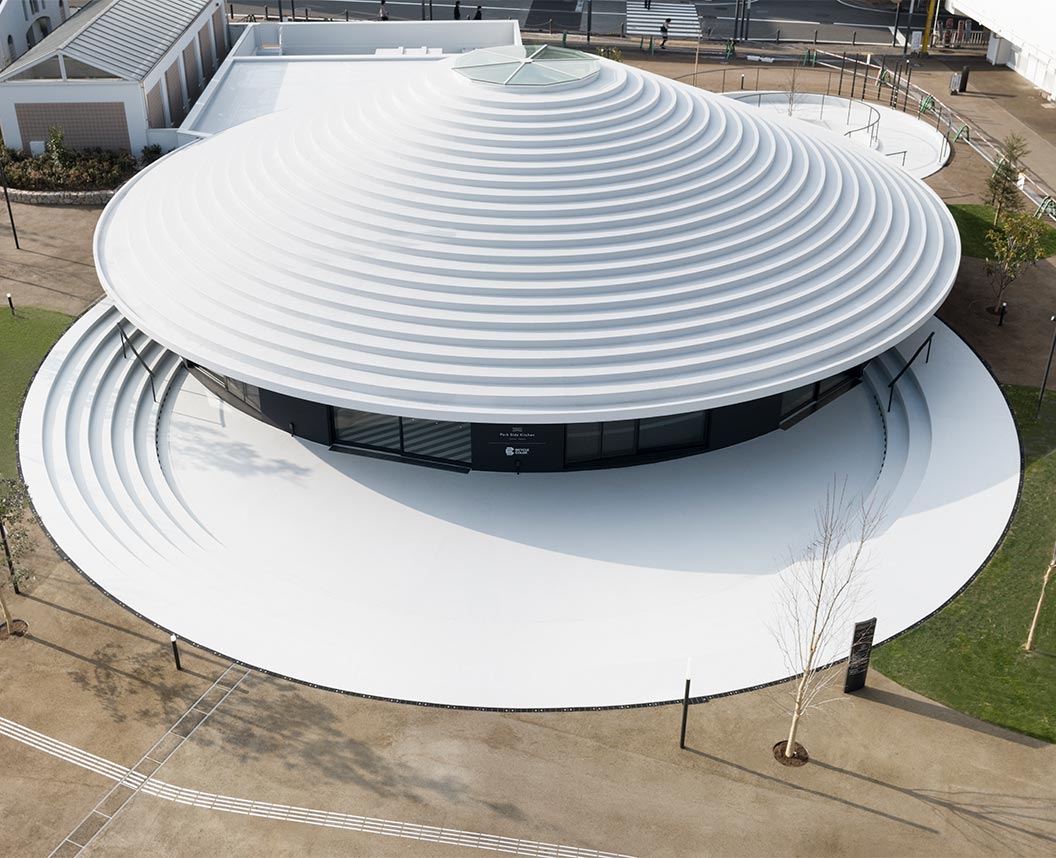 天理駅前広場コフフン