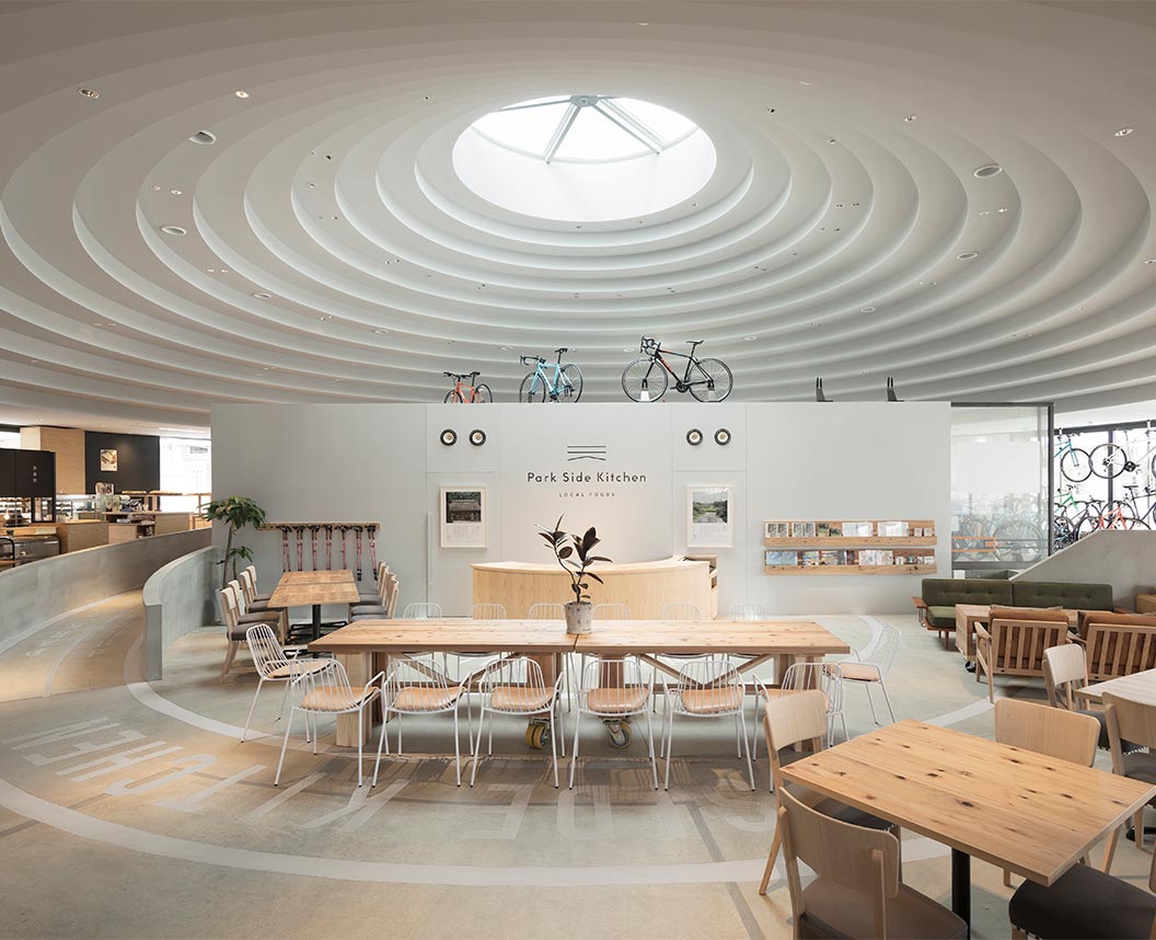 天理駅前広場コフフン