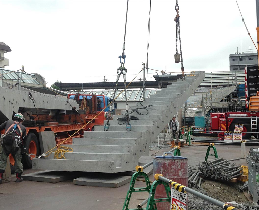 天理駅前広場コフフン